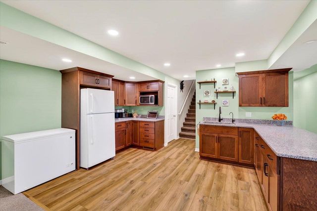 932 E Lauderdale Court, Edgerton, WI 53534
