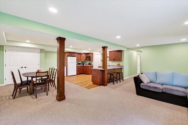 932 E Lauderdale Court, Edgerton, WI 53534