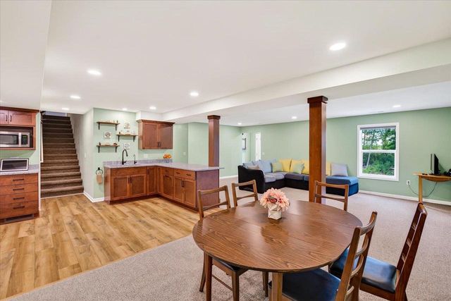 932 E Lauderdale Court, Edgerton, WI 53534