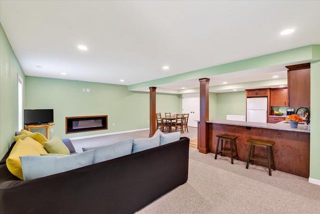 932 E Lauderdale Court, Edgerton, WI 53534