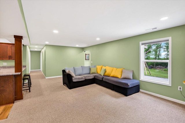 932 E Lauderdale Court, Edgerton, WI 53534