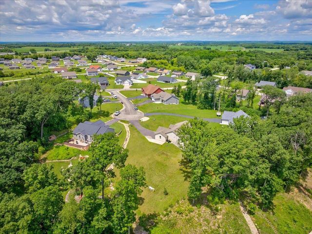 932 E Lauderdale Court, Edgerton, WI 53534