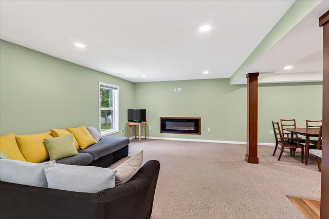 932 E Lauderdale Court, Edgerton, WI 53534
