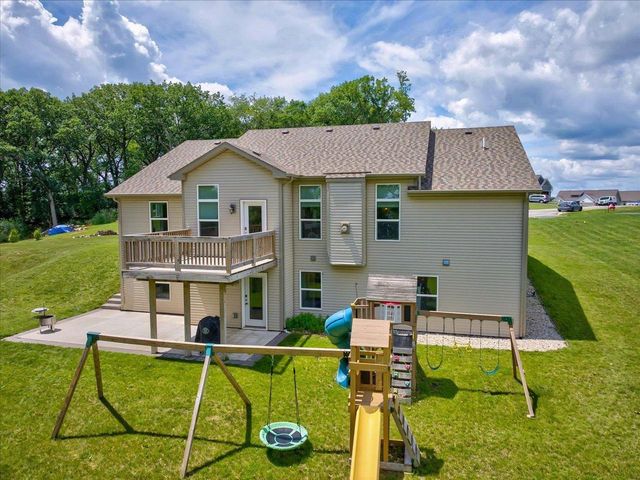 932 E Lauderdale Court, Edgerton, WI 53534
