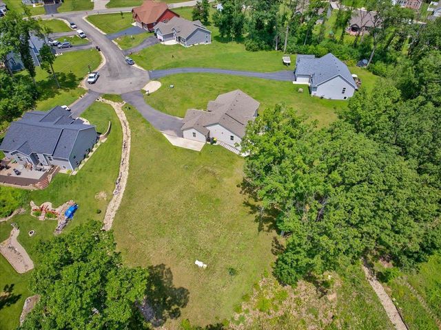932 E Lauderdale Court, Edgerton, WI 53534