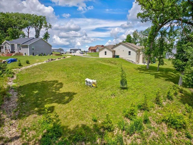 932 E Lauderdale Court, Edgerton, WI 53534