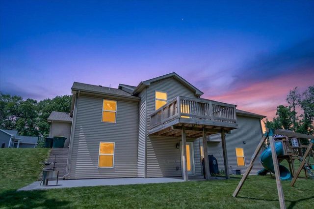 932 E Lauderdale Court, Edgerton, WI 53534