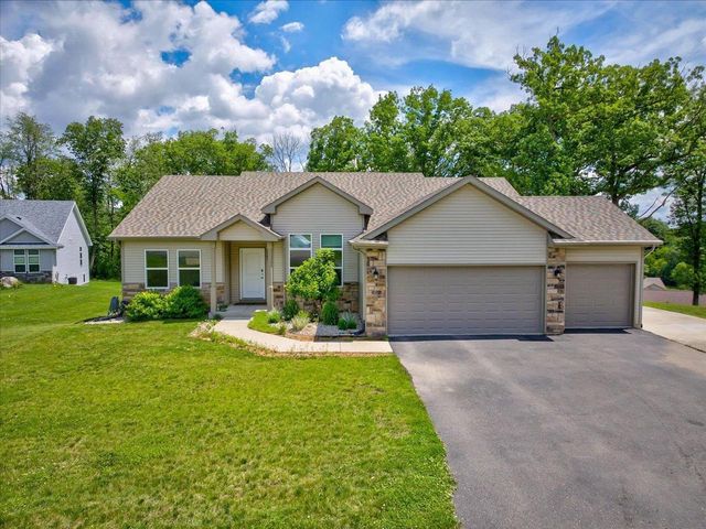 932 E Lauderdale Court, Edgerton, WI 53534
