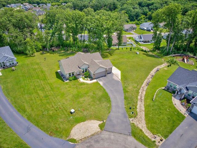 932 E Lauderdale Court, Edgerton, WI 53534