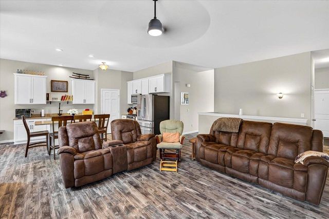 932 E Lauderdale Court, Edgerton, WI 53534