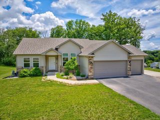 932 E Lauderdale Court, Edgerton, WI 53534
