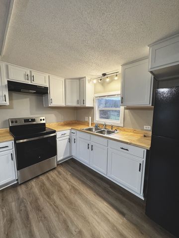 1221 Disneyland Rd, Sparta, TN 38583