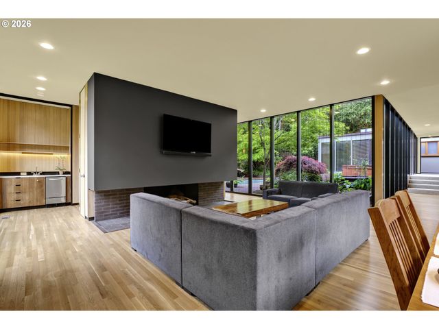 1990 PARKSIDE Dr, Eugene, OR 97403