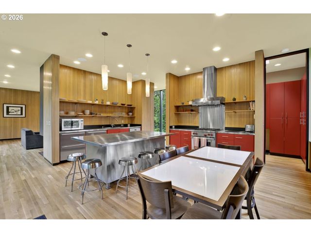 1990 PARKSIDE Dr, Eugene, OR 97403