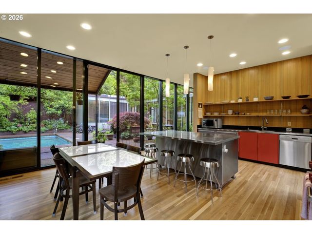 1990 PARKSIDE Dr, Eugene, OR 97403