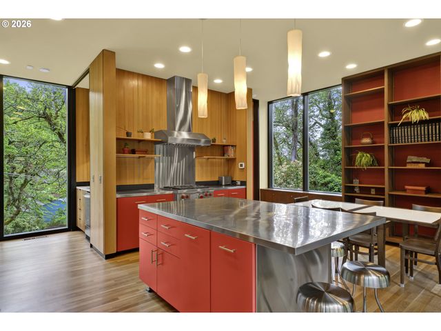 1990 PARKSIDE Dr, Eugene, OR 97403