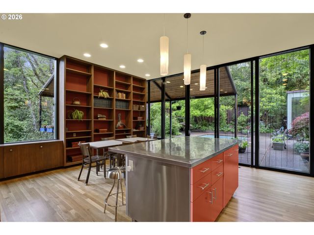 1990 PARKSIDE Dr, Eugene, OR 97403