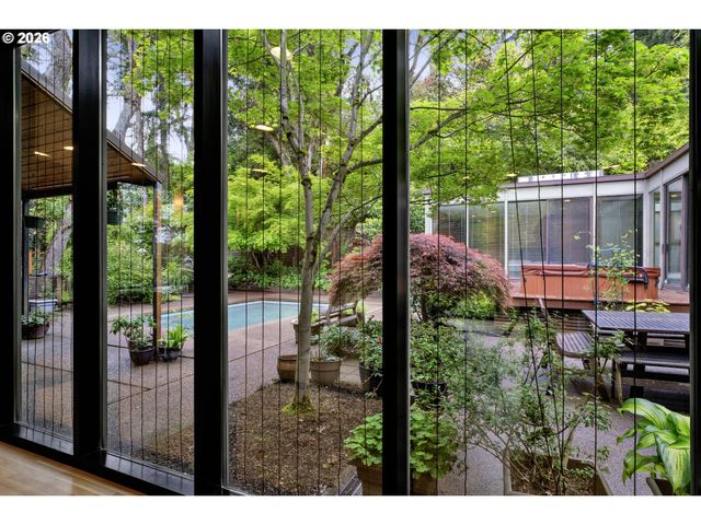 1990 PARKSIDE Dr, Eugene, OR 97403