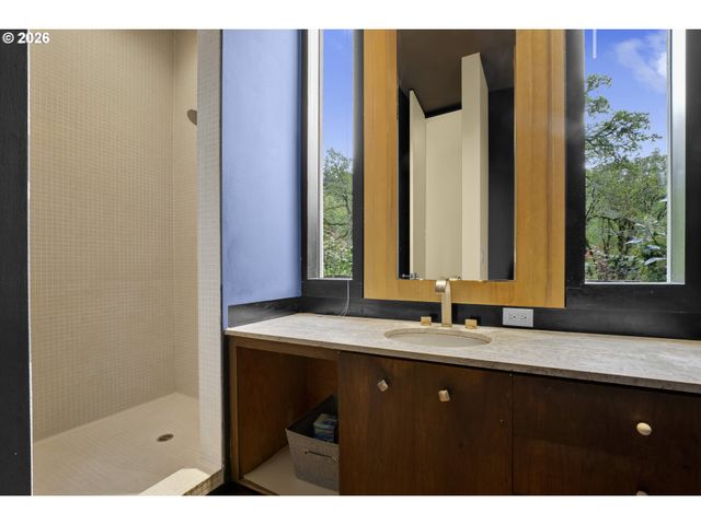 1990 PARKSIDE Dr, Eugene, OR 97403