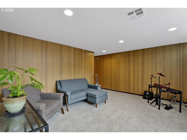 1990 PARKSIDE Dr, Eugene, OR 97403