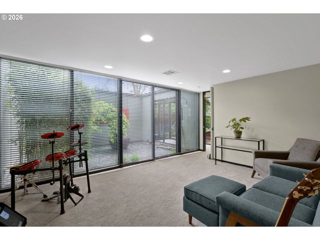 1990 PARKSIDE Dr, Eugene, OR 97403