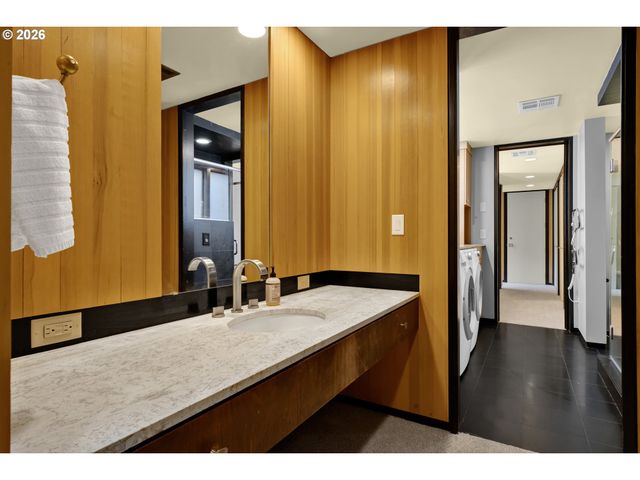 1990 PARKSIDE Dr, Eugene, OR 97403