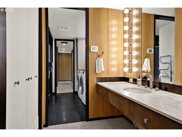 1990 PARKSIDE Dr, Eugene, OR 97403