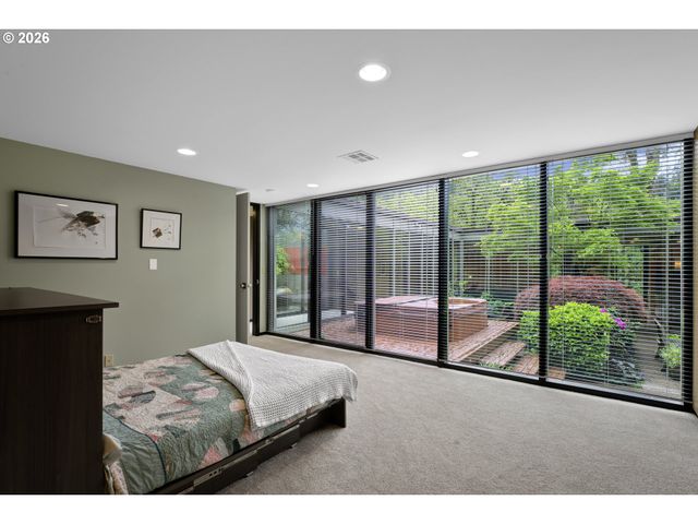 1990 PARKSIDE Dr, Eugene, OR 97403