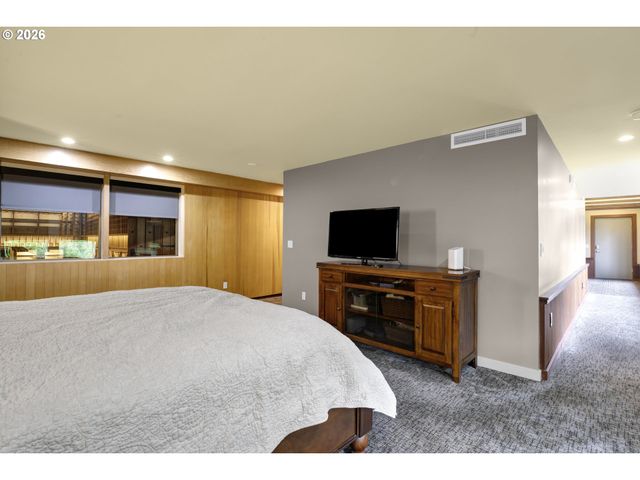 1990 PARKSIDE Dr, Eugene, OR 97403