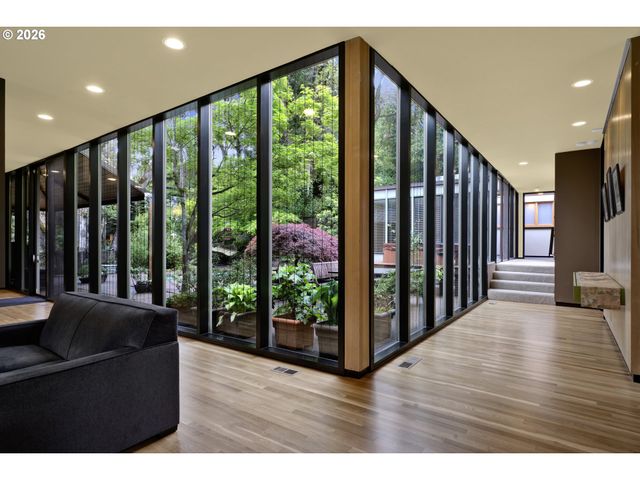 1990 PARKSIDE Dr, Eugene, OR 97403