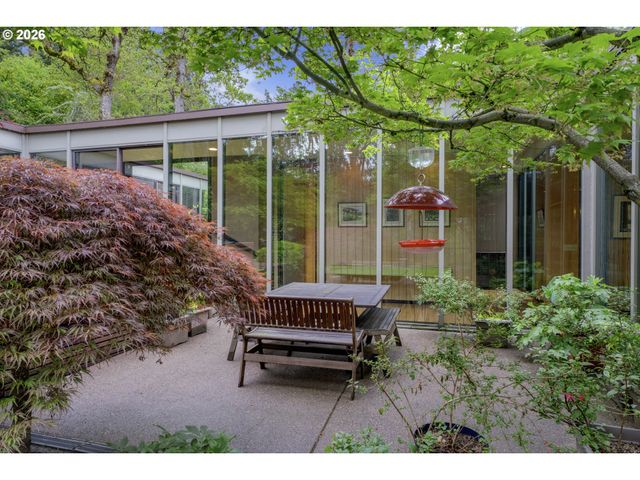 1990 PARKSIDE Dr, Eugene, OR 97403