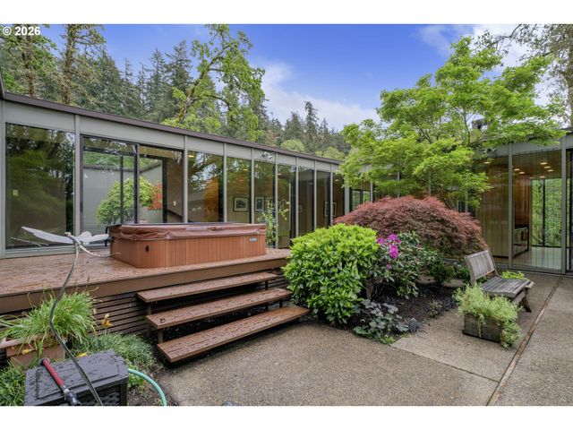 1990 PARKSIDE Dr, Eugene, OR 97403