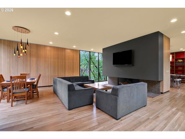 1990 PARKSIDE Dr, Eugene, OR 97403