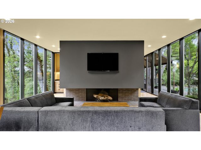 1990 PARKSIDE Dr, Eugene, OR 97403