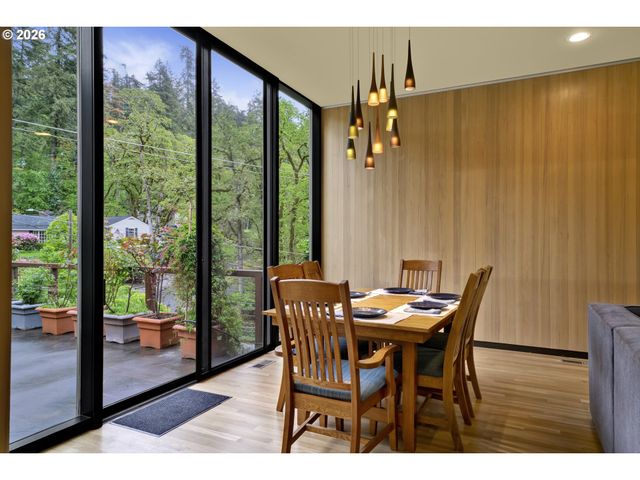 1990 PARKSIDE Dr, Eugene, OR 97403