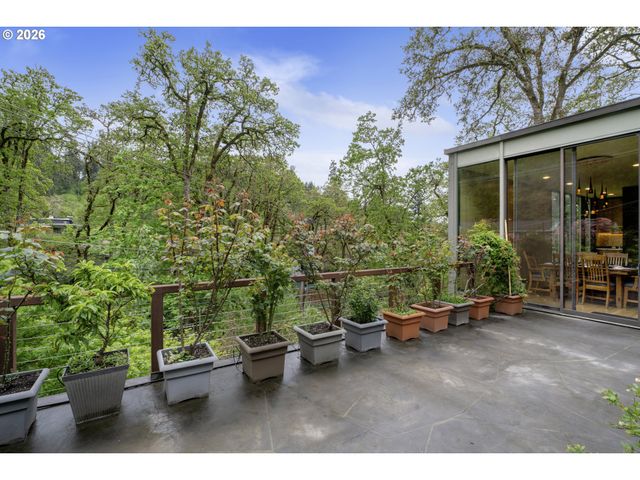 1990 PARKSIDE Dr, Eugene, OR 97403