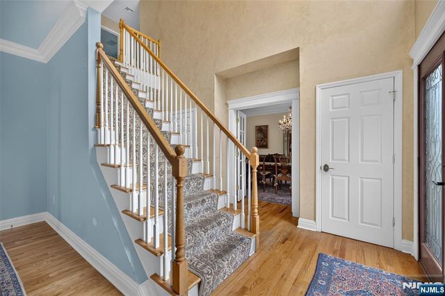 33 Crestwood Drive, Glen Rock, NJ 07452