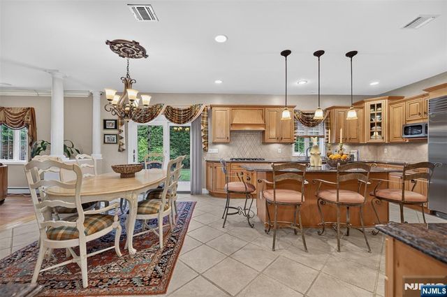 33 Crestwood Drive, Glen Rock, NJ 07452