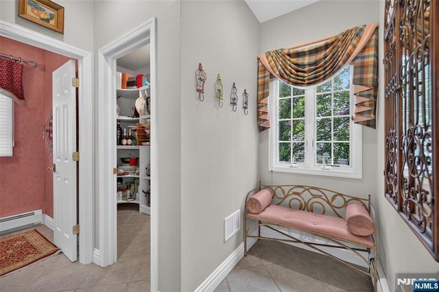 33 Crestwood Drive, Glen Rock, NJ 07452
