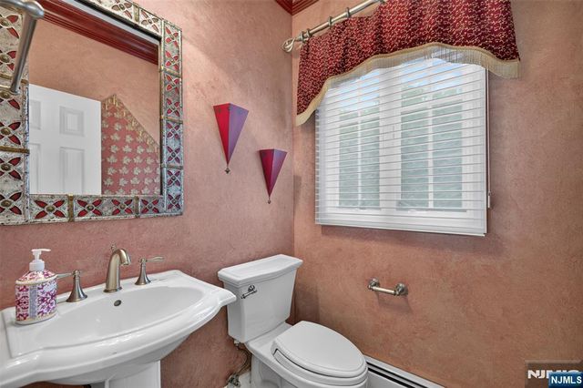 33 Crestwood Drive, Glen Rock, NJ 07452