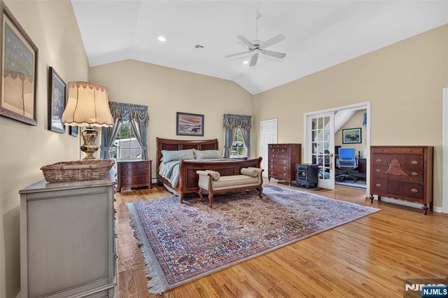 33 Crestwood Drive, Glen Rock, NJ 07452