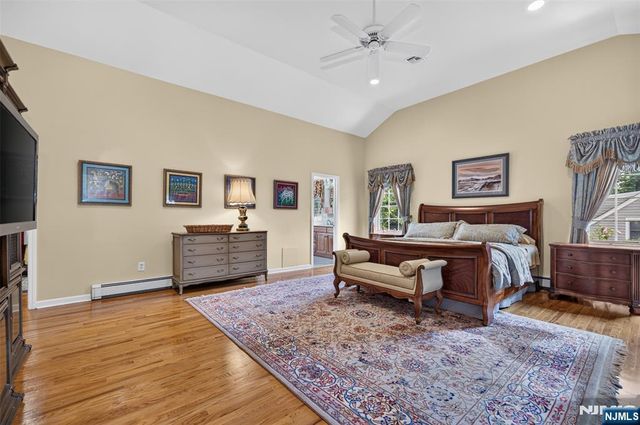 33 Crestwood Drive, Glen Rock, NJ 07452