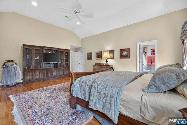 33 Crestwood Drive, Glen Rock, NJ 07452