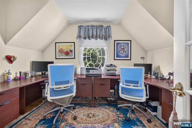 33 Crestwood Drive, Glen Rock, NJ 07452