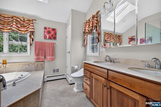 33 Crestwood Drive, Glen Rock, NJ 07452