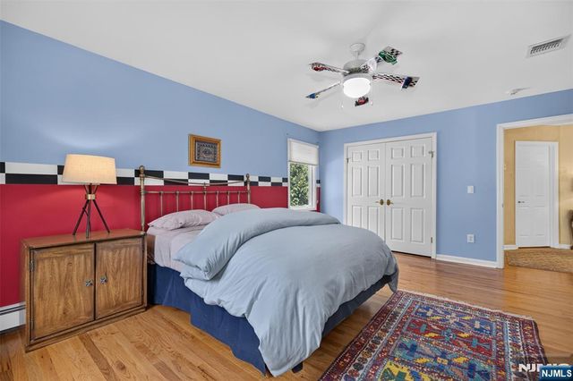 33 Crestwood Drive, Glen Rock, NJ 07452