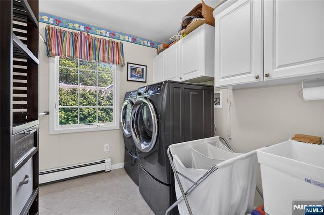 33 Crestwood Drive, Glen Rock, NJ 07452