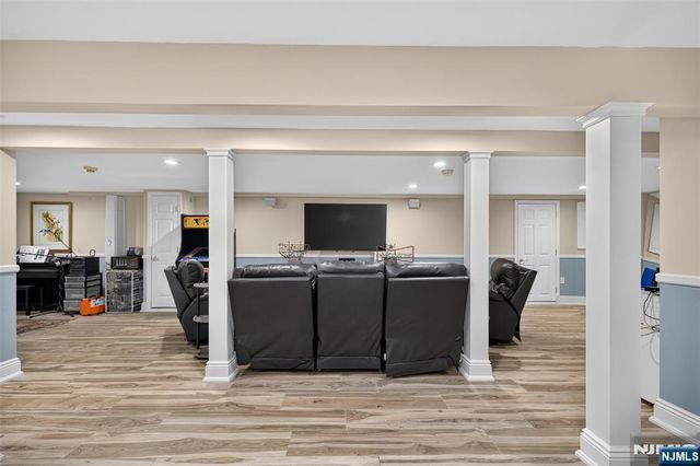 33 Crestwood Drive, Glen Rock, NJ 07452