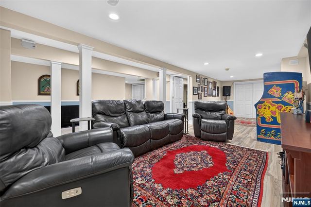 33 Crestwood Drive, Glen Rock, NJ 07452