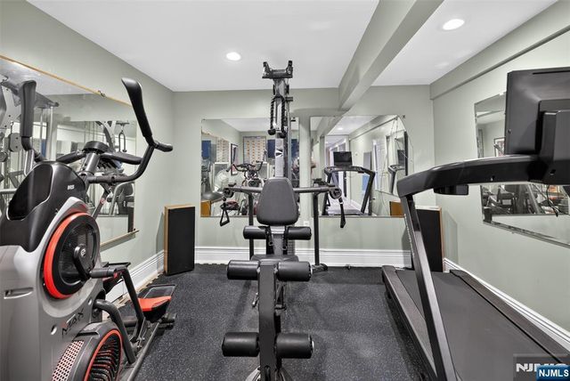 33 Crestwood Drive, Glen Rock, NJ 07452